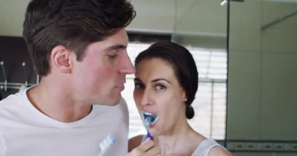 Face Casal Escovação Dentes Casa Banho Para Cuidados Dentários Higiene — Vídeo de Stock