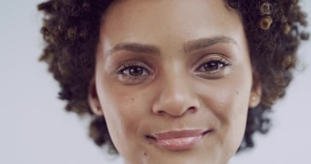 Kadın Yüz Cilt Bakımı Sağlık Güzellik Yakın Plan Gri Arka — Stok video