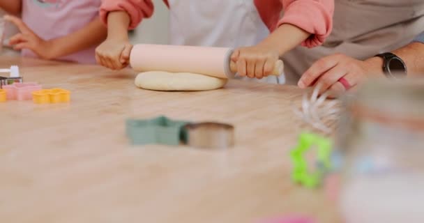 Tészta Sodrófa Kezek Gyermek Sütés Desszert Élelmiszer Vagy Készítsen Cookie — Stock videók