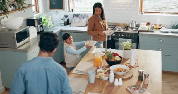 Rodzinne Sprzątanie Śniadaniu Jedzenie Odżywianie Higieny Rodzice Dziecko Kuchni Razem — Wideo stockowe