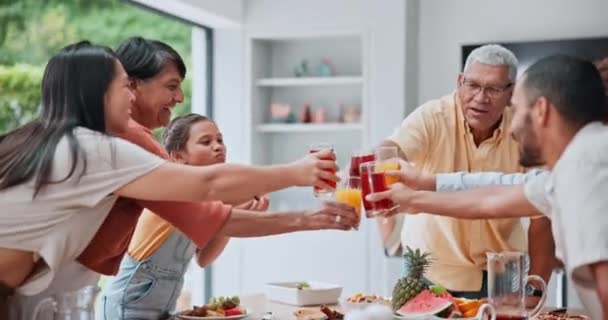 Aile Evde Öğle Yemeği Destek Partide Kaynaşma Yemek Odasında Mutlu — Stok video