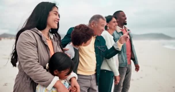Duża Rodzina Szczęśliwy Plaży Widok Wakacje Miłości Rozmowy Dziadkowie Lub — Wideo stockowe
