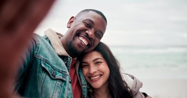 Plage Selfie Visage Couple Heureux Dans Nature Avec Amour Étreinte — Video