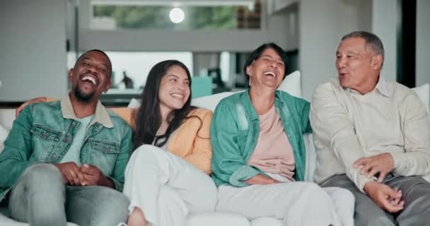 Casa Relaxar Feliz Família Rindo Piada Engraçada Pai História Conversa — Vídeo de Stock