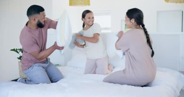 Pillow Fight Parents Girl Kid Bedroom Funny Games Joke Freedom — Stock Video
