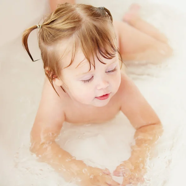 Niños Limpieza Agua Con Bebé Baño Para Cuidado Natural Piel —  Fotos de Stock