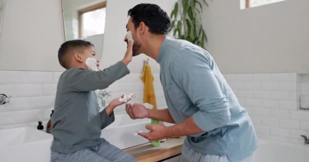 Learning Shaving Cream Kid Dad Teaching Skincare Family Bathroom Son — Stock Video