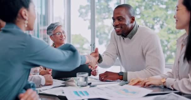 Handshake Aplausos Empresários Reunião Escritório Para Agradecer Acordo Onboarding Empresarial — Vídeo de Stock