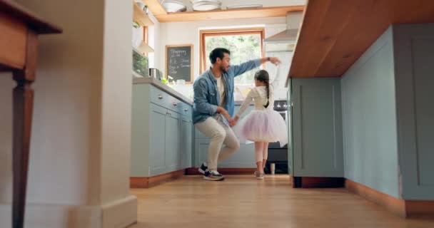 Apoio Amor Ballet Girl Ligação Com Pai Uma Cozinha Juntos — Vídeo de Stock