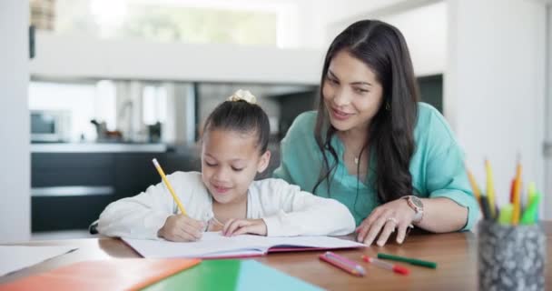 Μητέρα Κόρη Και Βοήθεια Υποστήριξη Την Εργασία Μάθηση Και Γράψιμο — Αρχείο Βίντεο