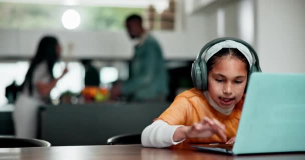 Hausaufgaben Online Lernen Und Kind Laptop Hause Für Bildung Grundschulbildung — Stockvideo