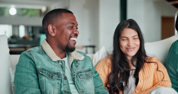 Hombre Mujer Hablar Sofá Amor Asociación Juntos Como Romance Conversación — Vídeo de stock