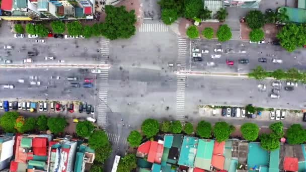 空中无人飞机 城市和时间的公路交通或河内在越南的交通城市地区 繁忙城镇快速通行的街道 工业建筑或车辆的全景 — 图库视频影像