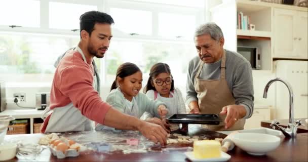 Cucinare Insegnare Cuocere Con Grande Famiglia Cucina Imparare Generazioni Supporto — Video Stock