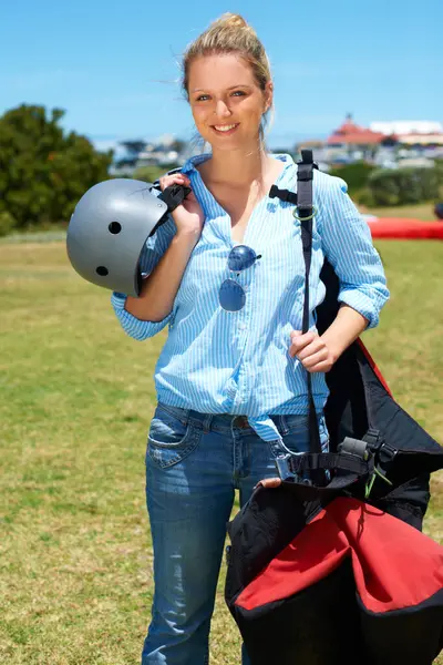 Skydiving Portrait Woman Outdoor Adventure Gear Helmet Countryside Smile Happy — Stock Photo, Image