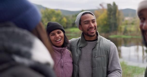 Kampçılar Tatilde Olan Arkadaşlarınıza Sarılın Mutlu Olun Hafta Sonları Birlikte — Stok video