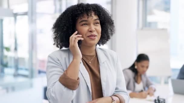 Llamada Telefónica Profesional Empresaria Oficina Para Comunicación Negociación Networking Conversación — Vídeos de Stock
