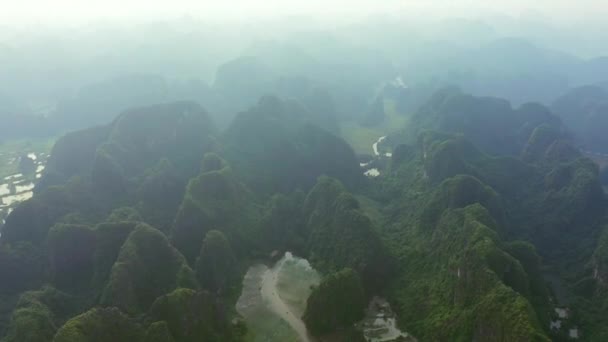 Беспилотник Пейзаж Река Горах Туманом Небе Джунглей Природа Окружающая Среда — стоковое видео