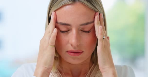 Burnout Ból Głowy Masaż Twarz Kobiety Stres Powodu Błędu Kryzysowego — Wideo stockowe