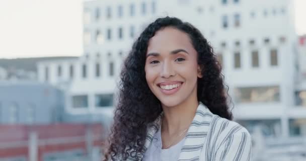Щасливий Бізнес Обличчя Жінкою Даху Місті Корпоративних Місій Розвитку Посмішка — стокове відео