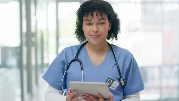 Cara Mujer Médico Con Una Tableta Atención Médica Felicidad Hospital — Vídeos de Stock