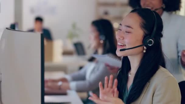 Müşteri Hizmetlerinde Tele Pazarlama Için Çağrı Merkezinde Çalışan Eğitimli Danışman — Stok video