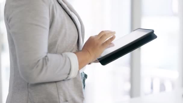 Mulher Negócios Mãos Tablet Escritório Para Planejamento Pesquisa Dados Empresa — Vídeo de Stock