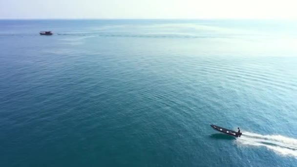 Drone Lancha Viajar Oceano Indonésia Para Aventura Férias Liberdade Equitação — Vídeo de Stock