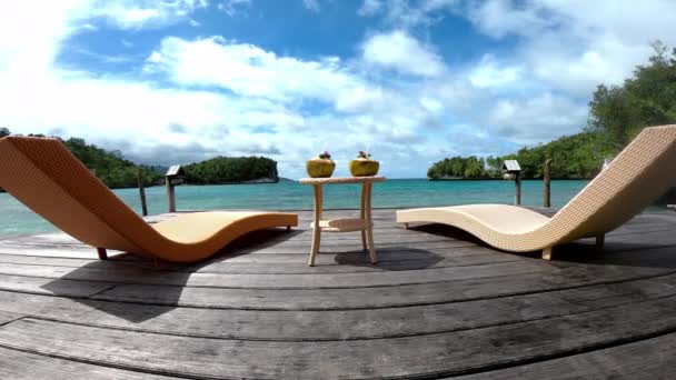 Relax Urlaub Und Liegestühle Auf Einem Steg Meer Für Urlaub — Stockvideo
