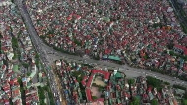Vietnam, Asya 'da hava, şehir ve kalabalık şehirlerde arabalar için yollar ve toplumsal trafik var. Yoğun şehir ve araç ulaşımına sahip binalar, evler ve insansız hava aracı.