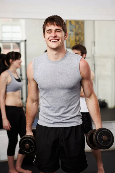 Retrato Sonrisa Hombre Con Fitness Pesas Entrenamiento Con Progreso Reto — Foto de Stock
