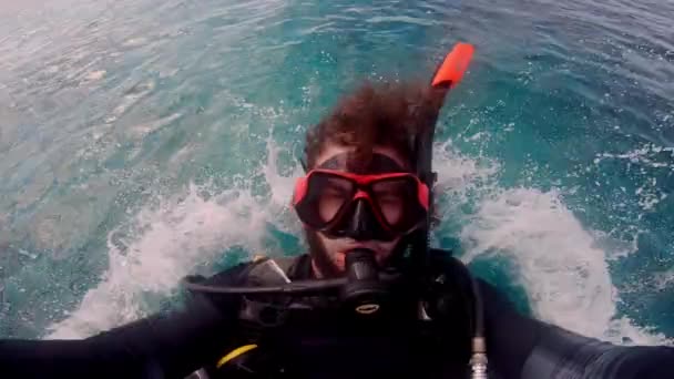 Mergulho Respingo Oceano Água Para Pessoa Aventura Pesquisa Bolhas Ambiente — Vídeo de Stock
