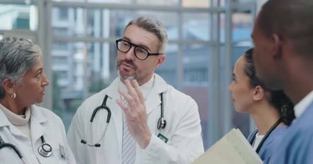 Tıbbi Sağlık Hizmetleri Geribildirimi Inceleme Sonuçlarıyla Ilgili Bir Tartışmada Ekip — Stok video