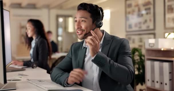 Call Center Asiático Hombre Comunicación Ordenador Consultor Para Servicio Cliente — Vídeo de stock