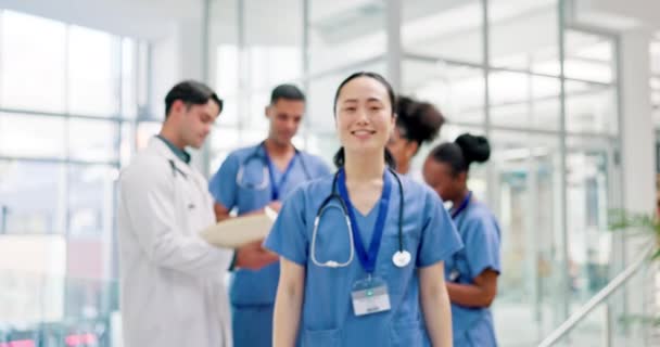 Donna Medico Braccia Asiatici Incrociati Ambizione Sanitaria Chirurgia Leadership Ospedale — Video Stock