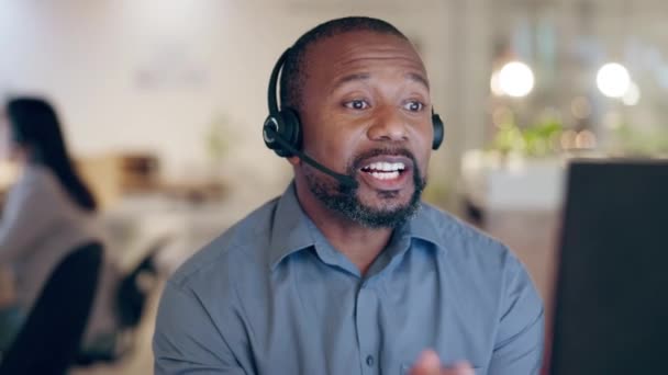 Hombre Negro Centro Llamadas Consultoría Ayuda Con Consultor Hablando Telemarketing — Vídeos de Stock