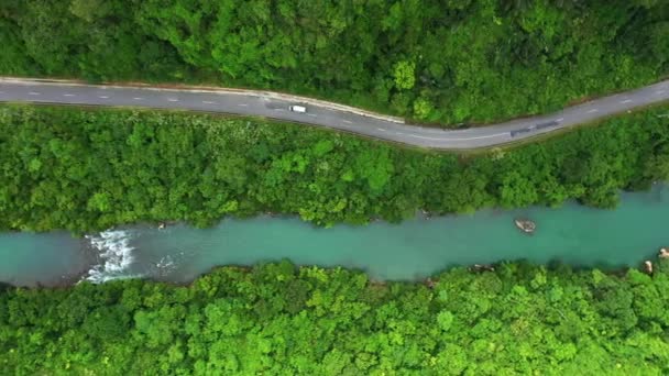 Drone Coche Naturaleza Con Carretera Bosque Para Medio Ambiente Naturaleza — Vídeos de Stock