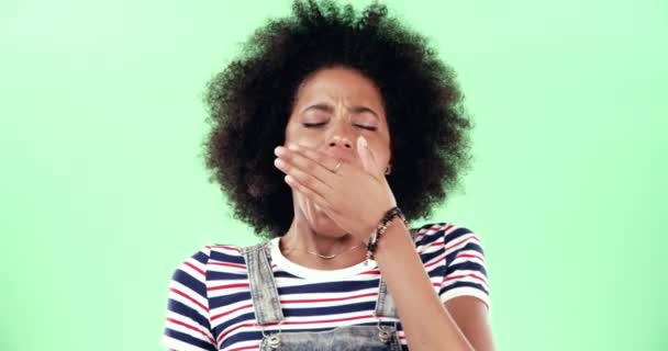 Pantalla Verde Cara Mujer Cansada Estudio Bostezo Con Baja Energía — Vídeos de Stock