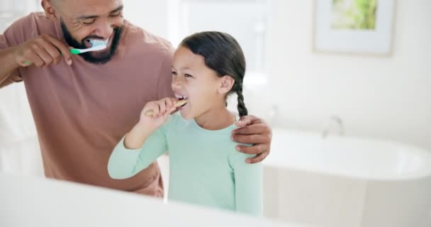 Счастливый Отец Ребенок Чистые Зубы Ванной Стоматологического Ухода Гипноза Утренняя — стоковое видео