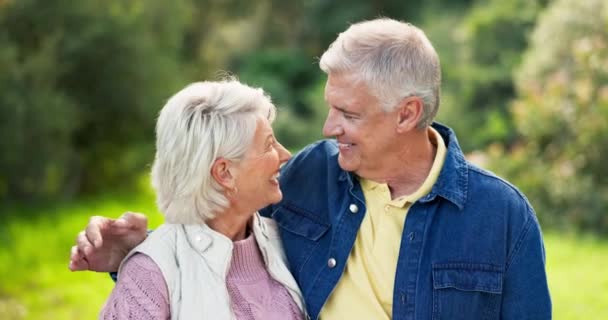 Face Funny Elderly Couple Nature Having Fun Bonding Together Portrait — Stock Video