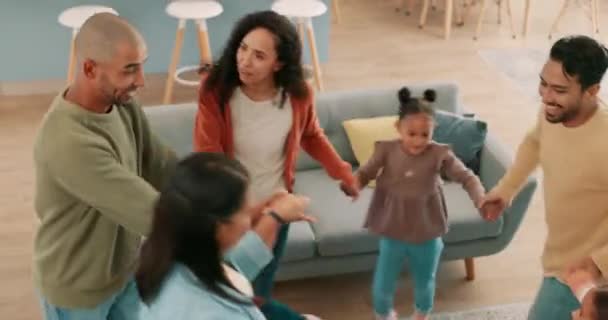 Famiglia Bambini Ballare Con Gruppo Persone Nel Soggiorno Una Casa — Video Stock
