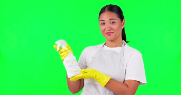 Cara Pantalla Verde Mujer Asiática Limpieza Desinfección Feliz Fondo Estudio — Vídeo de stock