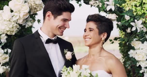 Hochzeit Liebe Und Lächeln Mit Dem Paar Beim Empfang Für — Stockvideo