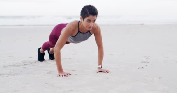 Empuje Hacia Arriba Ejercicio Mujer Playa Con Fitness Salud Bienestar — Vídeo de stock