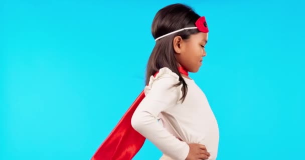 Superheld Fantasie Und Mädchenkind Einem Studio Mit Umhang Und Gesichtsmaske — Stockvideo