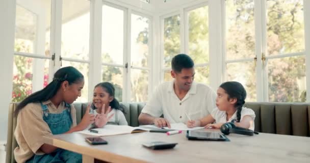 Matematik Çocukların Öğrenmesi Evde Eğitim Alması Rakamlar Mutfak Masasında Destek — Stok video