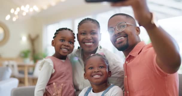 Schwarze Familie Selfie Und Erinnerung Mit Eltern Und Kindern Hause — Stockvideo