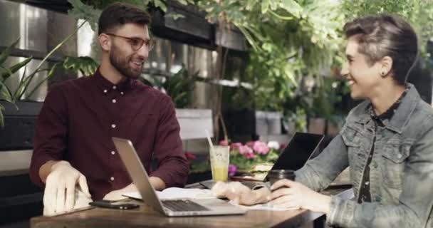 High Five Møde Projekt Med Forretningsfolk Cafe Brainstorming Teamwork Ide – Stock-video