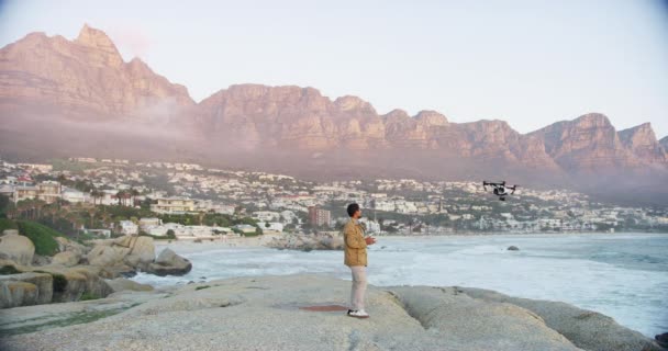 Tecnología Fotografía Hombre Océano Con Dron Para Filmar Naturaleza Agua — Vídeos de Stock