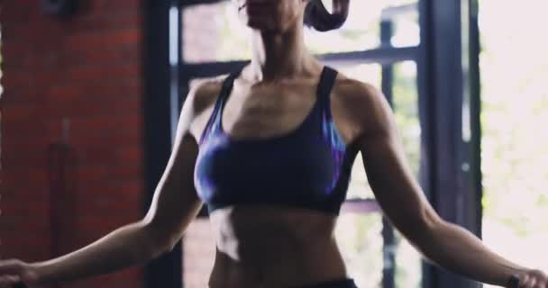 Gimnasio Cuerda Mujer Haciendo Ejercicio Salto Fitness Club Deportivo Ejercicio — Vídeos de Stock
